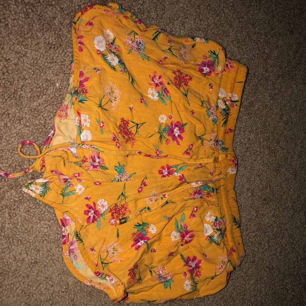 floral shorts